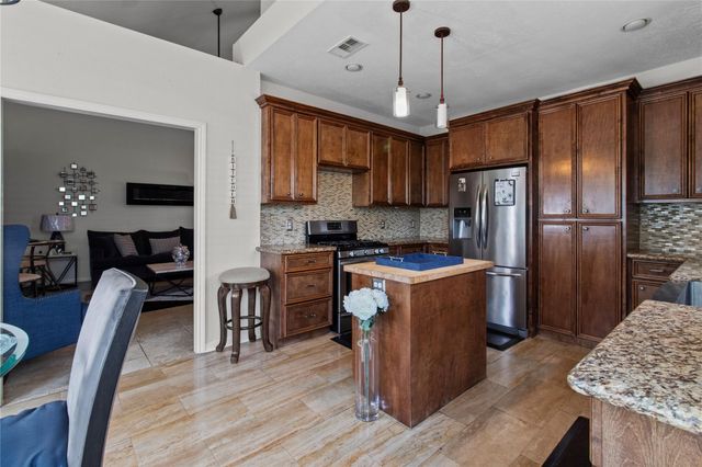 10902 Spruce Drive N, La Porte, TX 77571