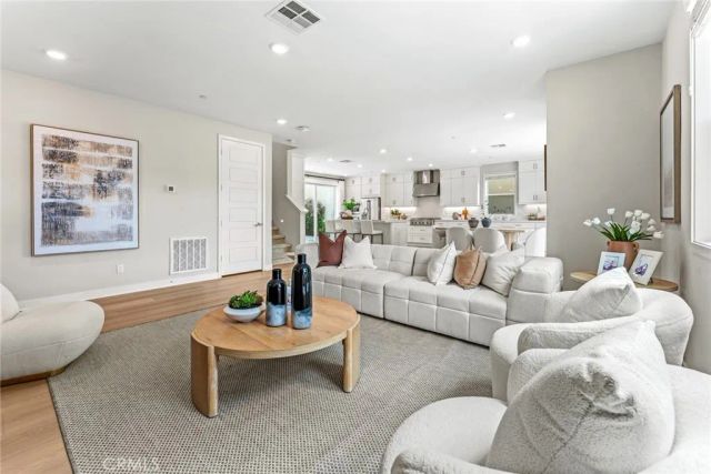 352 Chorus, Irvine, CA 92618