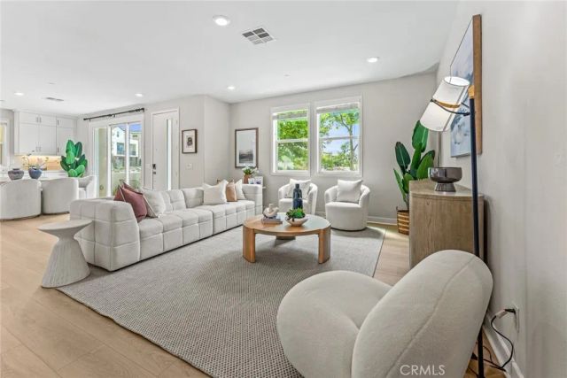 352 Chorus, Irvine, CA 92618