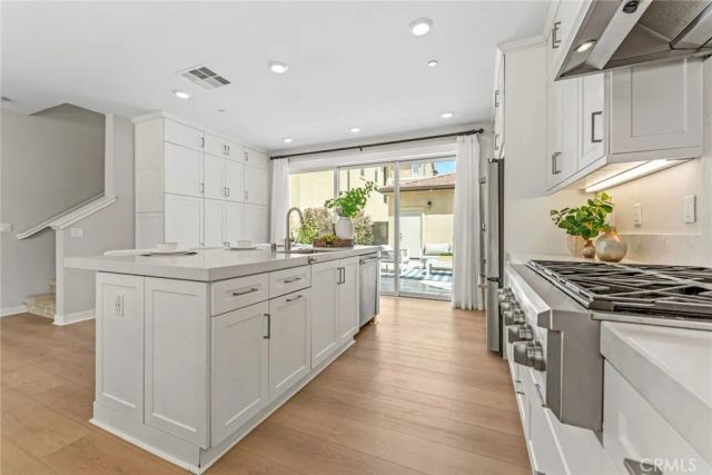 352 Chorus, Irvine, CA 92618