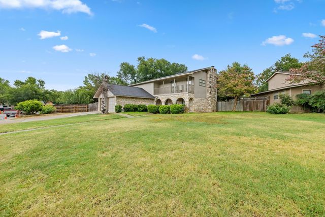 1303 Creekview DR, Round Rock, TX 78681