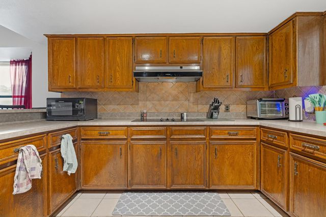 1303 Creekview DR, Round Rock, TX 78681