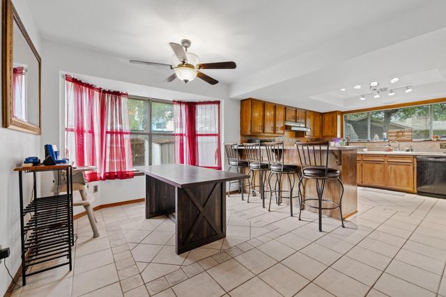 1303 Creekview DR, Round Rock, TX 78681
