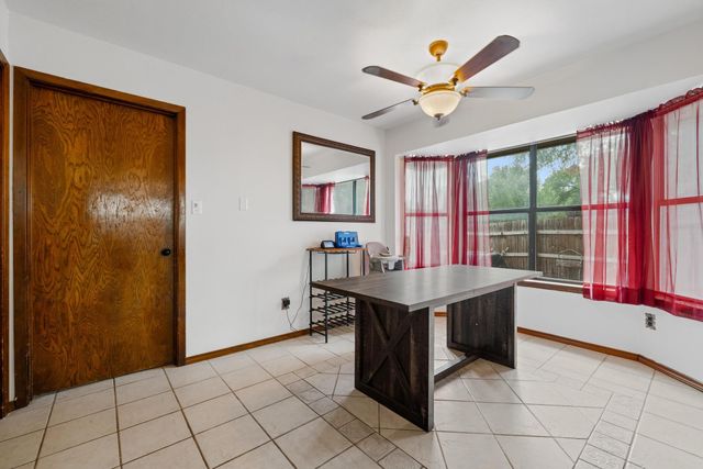 1303 Creekview DR, Round Rock, TX 78681