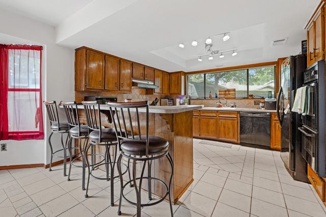 1303 Creekview DR, Round Rock, TX 78681