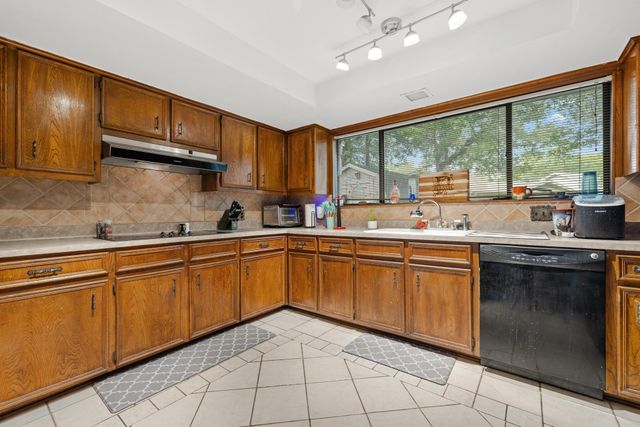 1303 Creekview DR, Round Rock, TX 78681