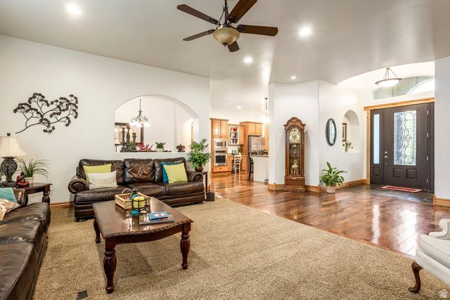 3962 W FARMINGDALE CT, South Jordan, UT 84009
