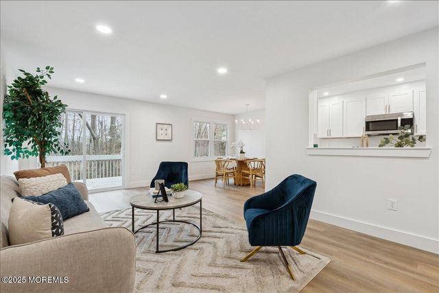 18 Oak Knoll Drive, Matawan, NJ 07747