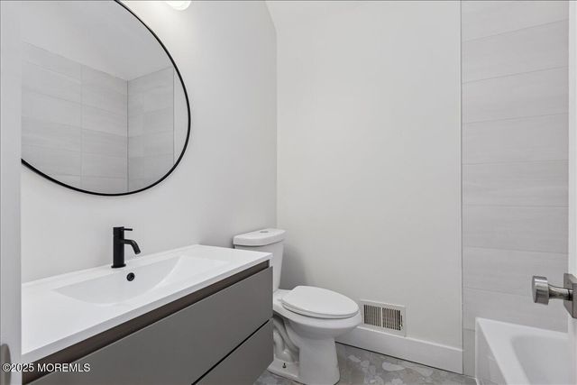 18 Oak Knoll Drive, Matawan, NJ 07747