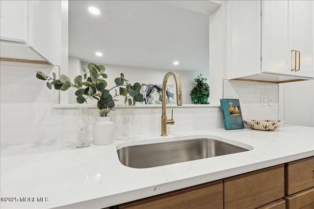 18 Oak Knoll Drive, Matawan, NJ 07747