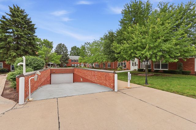 3215 E Locust Street A2-21, Davenport, IA 52803