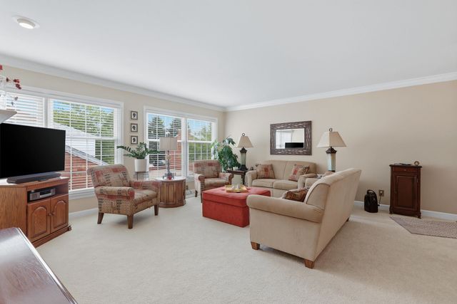 3215 E Locust Street A2-21, Davenport, IA 52803