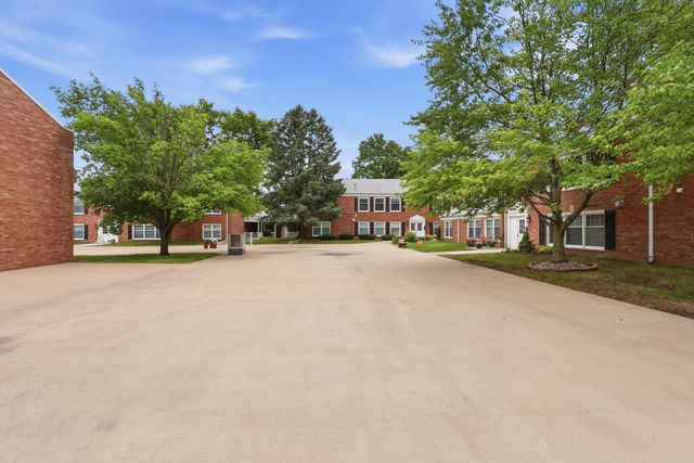 3215 E Locust Street A2-21, Davenport, IA 52803