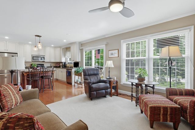 3215 E Locust Street A2-21, Davenport, IA 52803