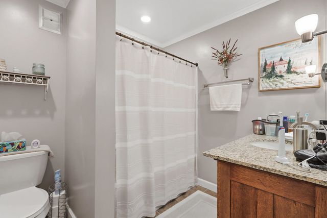 3215 E Locust Street A2-21, Davenport, IA 52803