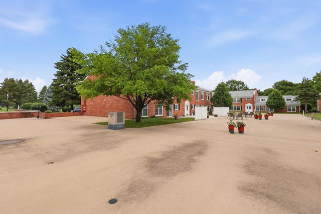 3215 E Locust Street A2-21, Davenport, IA 52803