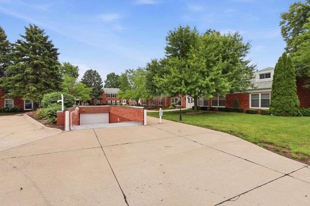 3215 E Locust Street A2-21, Davenport, IA 52803