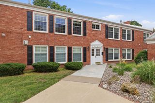 3215 E Locust Street A2-21, Davenport, IA 52803