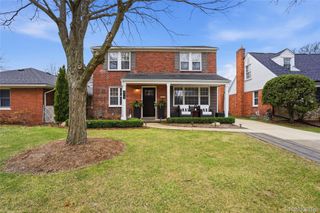 373 Hillcrest Avenue, Grosse Pointe Farms, MI 48236