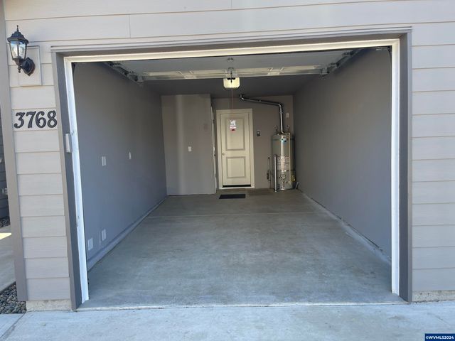 3768 Peter Ln NE, Salem, OR 97305