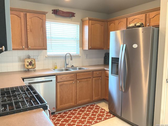 8511 SNAKEWEED DR, Converse, TX 78109