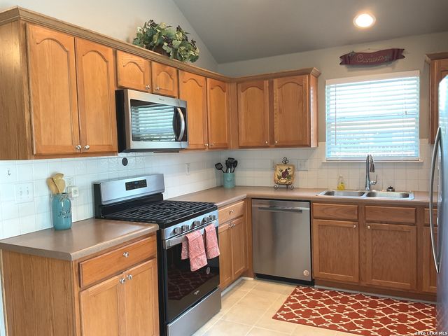 8511 SNAKEWEED DR, Converse, TX 78109