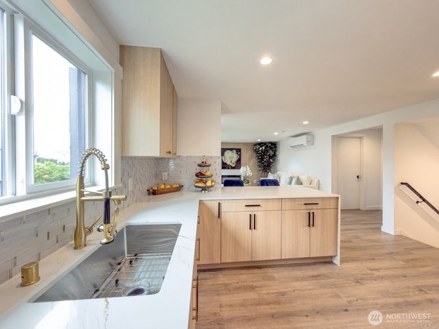 5402 20th Avenue S, Seattle, WA 98108