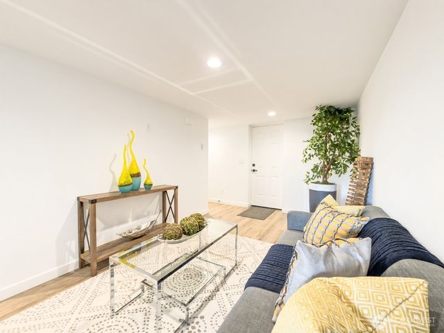 5402 20th Avenue S, Seattle, WA 98108