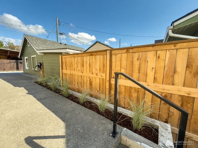 5402 20th Avenue S, Seattle, WA 98108