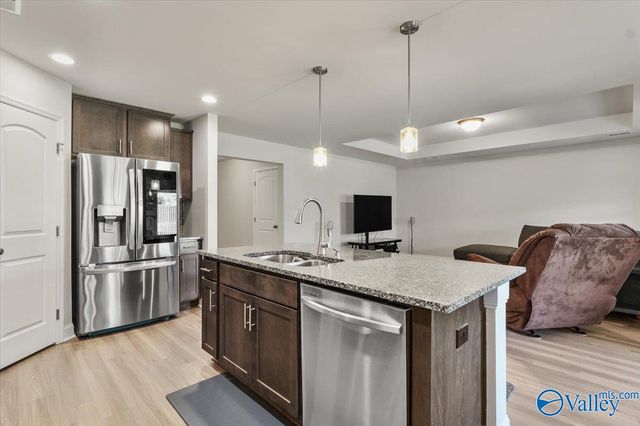 143 River Pointe Drive W, New Market, AL 35761