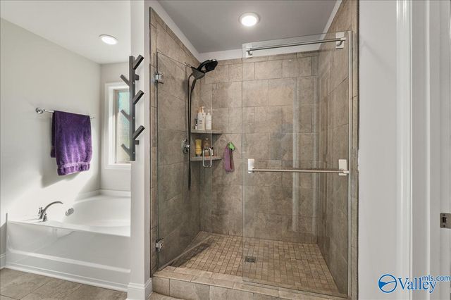 143 River Pointe Drive W, New Market, AL 35761