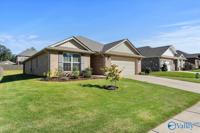 143 River Pointe Drive W, New Market, AL 35761