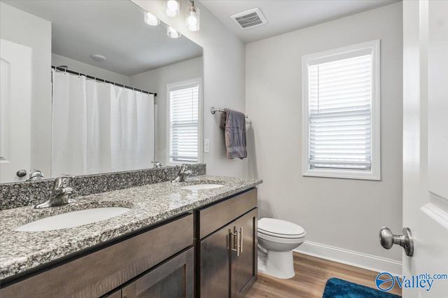 143 River Pointe Drive W, New Market, AL 35761