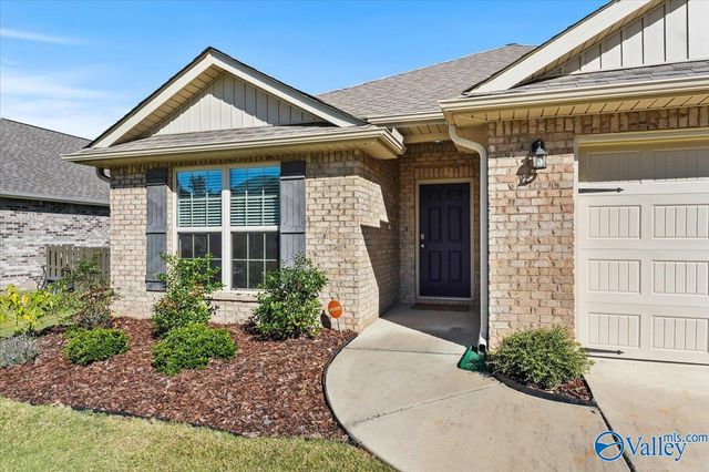 143 River Pointe Drive W, New Market, AL 35761