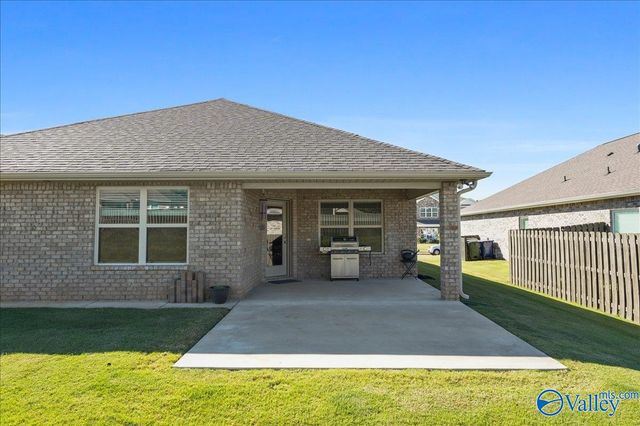 143 River Pointe Drive W, New Market, AL 35761