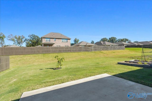 143 River Pointe Drive W, New Market, AL 35761