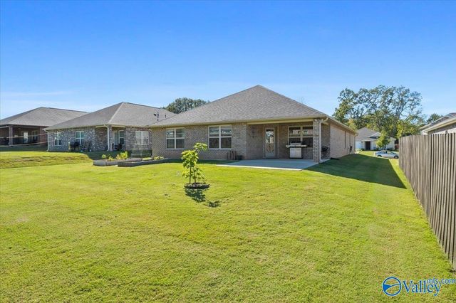 143 River Pointe Drive W, New Market, AL 35761