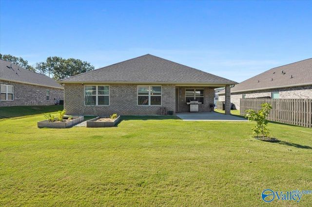 143 River Pointe Drive W, New Market, AL 35761