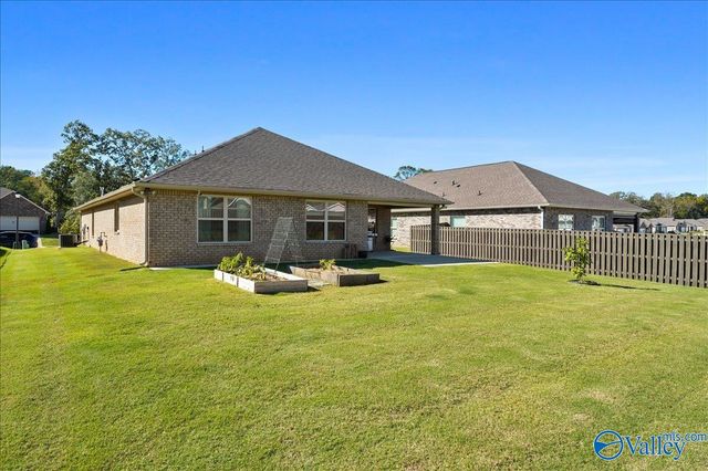 143 River Pointe Drive W, New Market, AL 35761