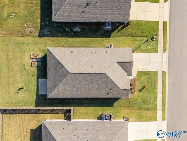 143 River Pointe Drive W, New Market, AL 35761