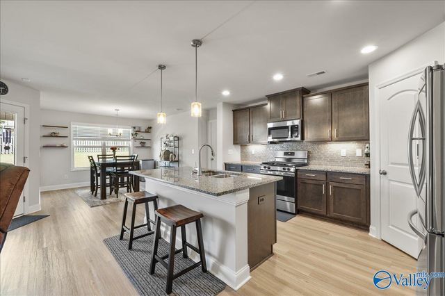 143 River Pointe Drive W, New Market, AL 35761