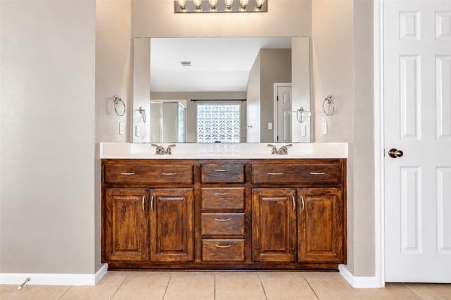917 Abbeyglen Castle DR, Pflugerville, TX 78660