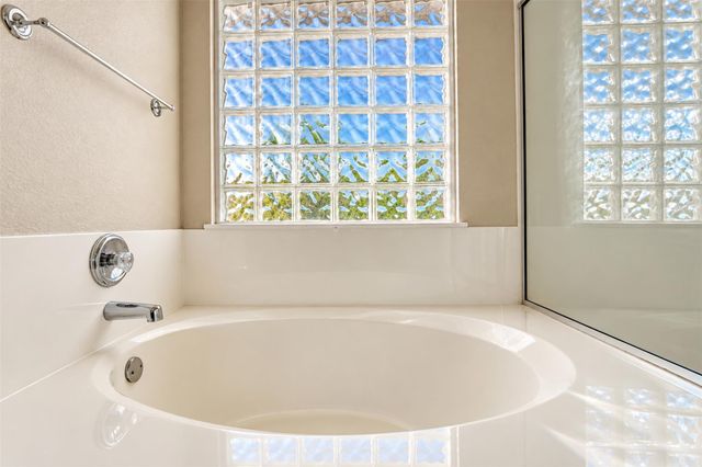 917 Abbeyglen Castle DR, Pflugerville, TX 78660