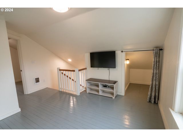 410 N MOUNTAIN Blvd, Mount Vernon, OR 97865