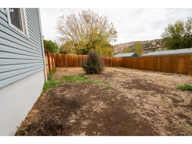 410 N MOUNTAIN Blvd, Mount Vernon, OR 97865