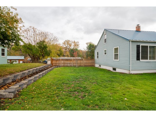 410 N MOUNTAIN Blvd, Mount Vernon, OR 97865