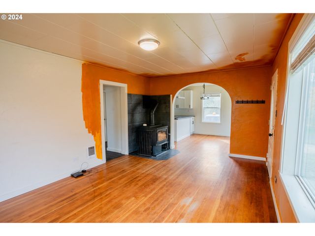 410 N MOUNTAIN Blvd, Mount Vernon, OR 97865