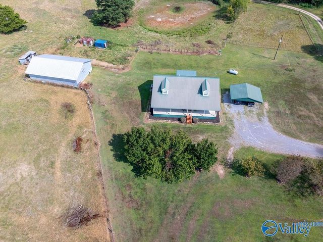 532 County Road 152, Section, AL 35771