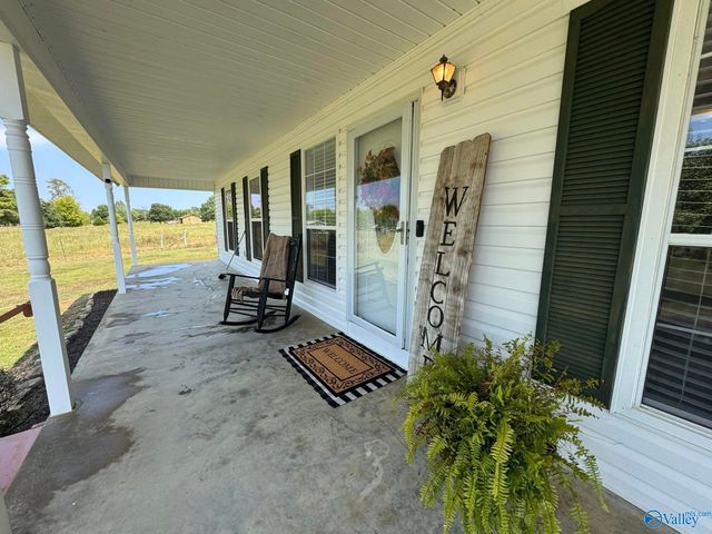 532 County Road 152, Section, AL 35771