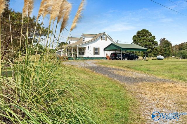 532 County Road 152, Section, AL 35771